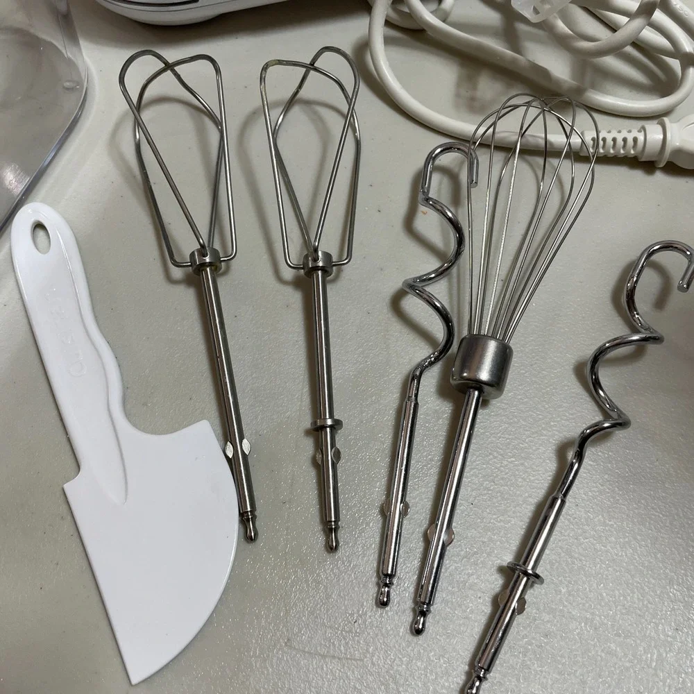 Cuisinart Power Advantage 7-Speed Power Mixer + Accessories‎